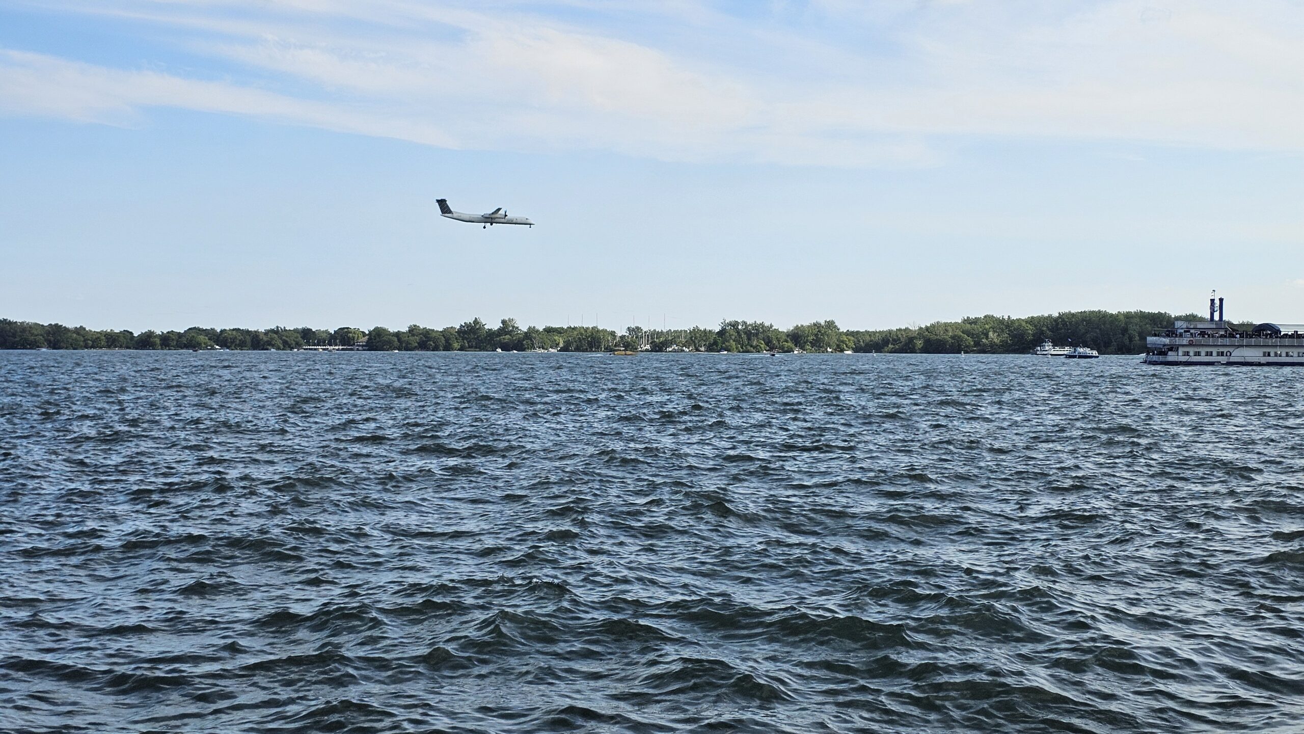 Dash 8-400 landing